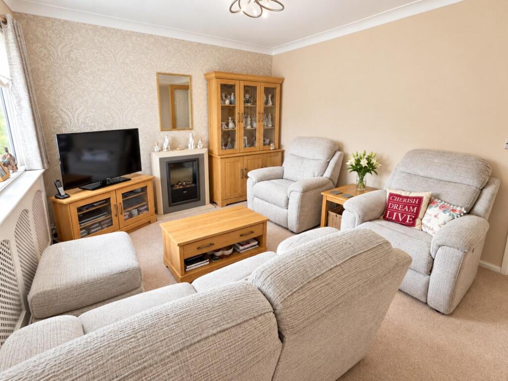 Manorfield Close, Little Billing, Northampton NN3 photo 2