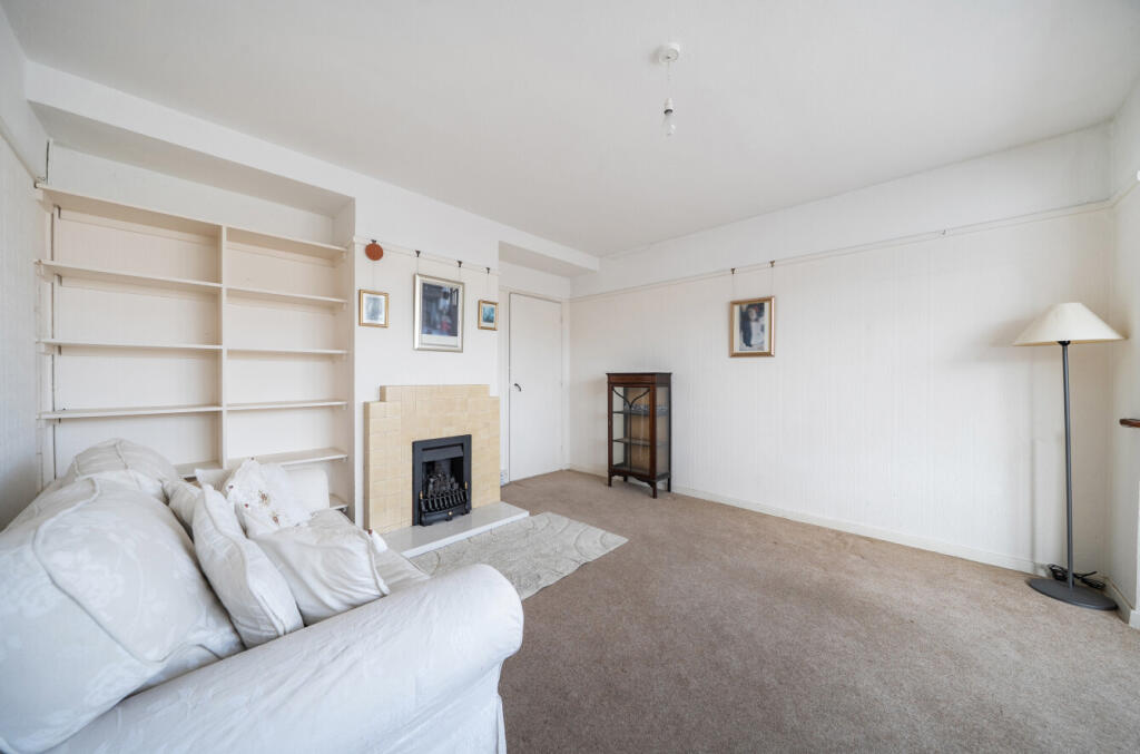 House in Croydon - View 4