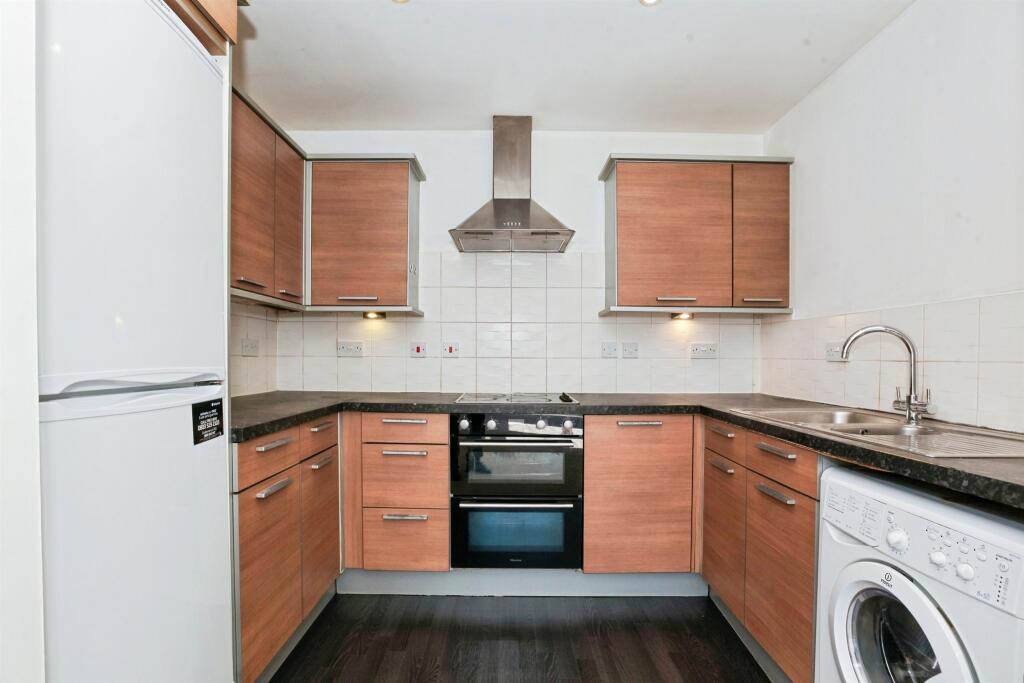 Apartment in Slough - View 4