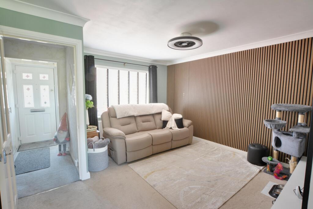House in Crawley, Broadfield - More