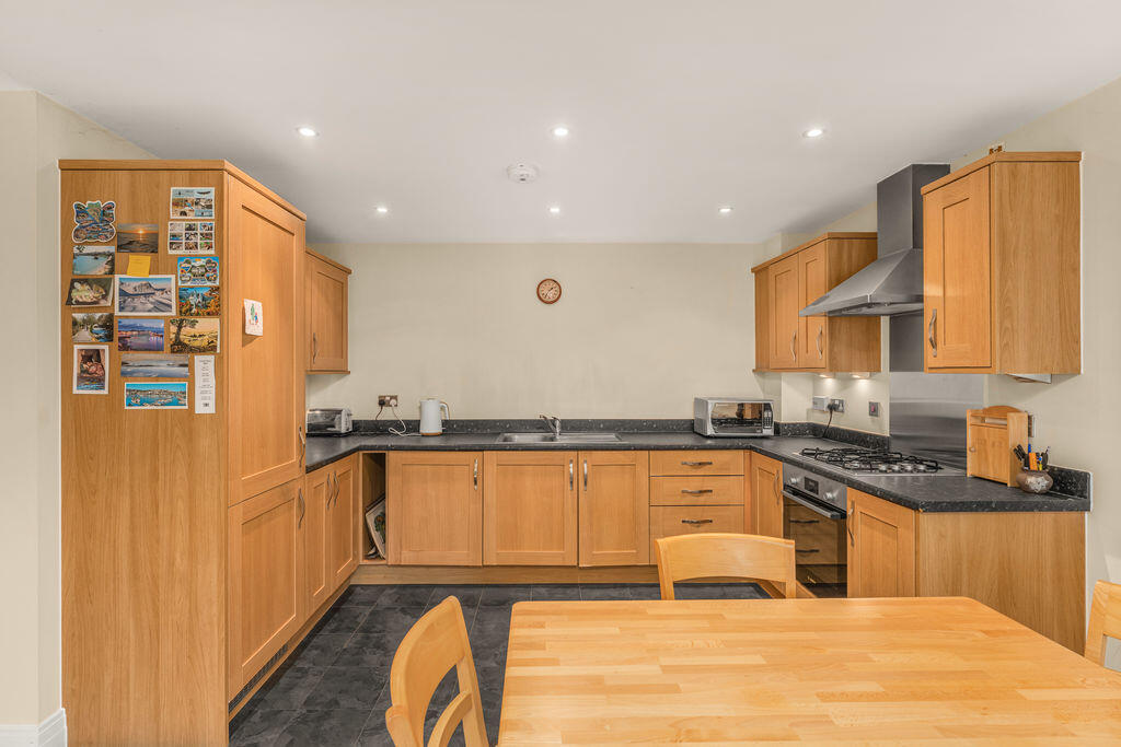 13 Janet Blunt House, Greenhill, Twyford - No onward chain photo 4