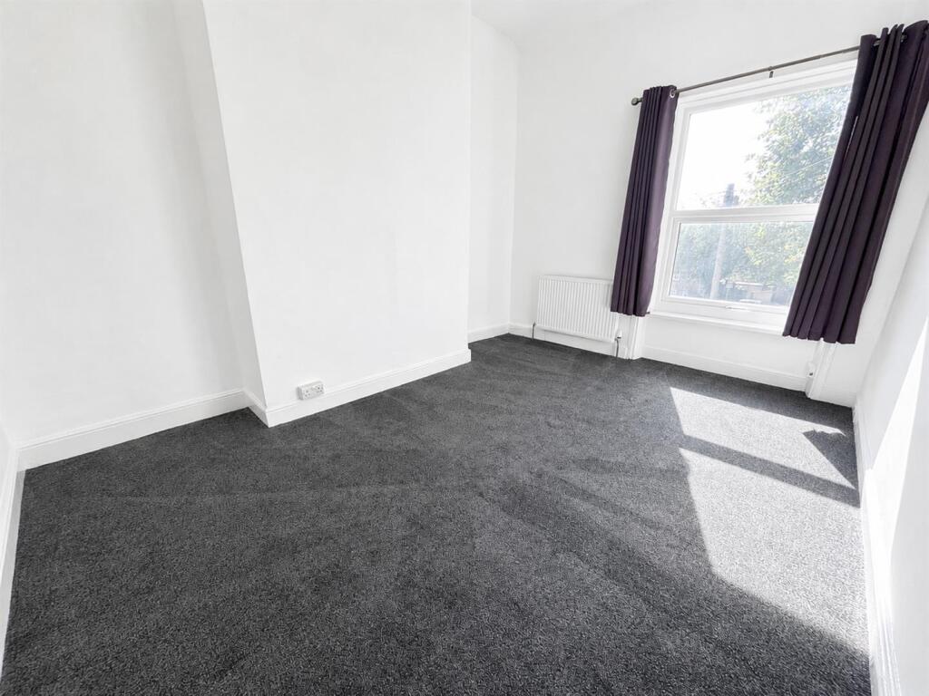 House in Huddersfield - View 4