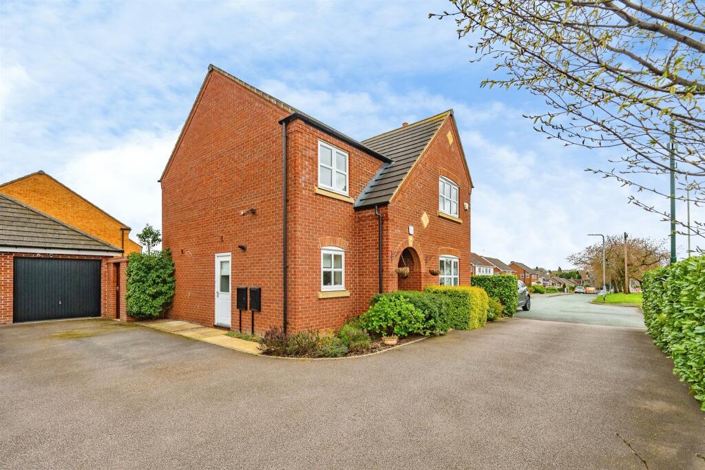 Main image of property: Tamworth Road, Two Gates, Tamworth