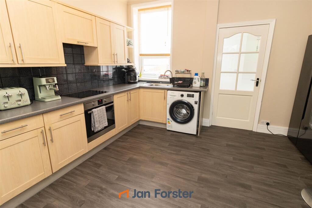 Apartment in North Tyneside, Cullercoats - View 3