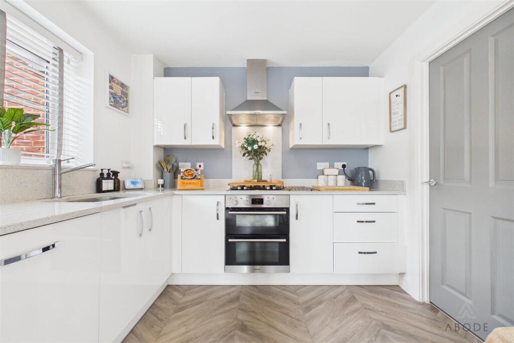 House in East Staffordshire, The Heath, Uttoxeter - More