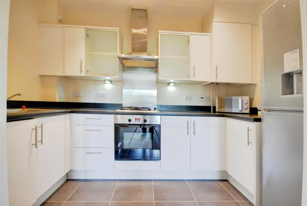 Apartment in Watford, Hertfordshire - View 2