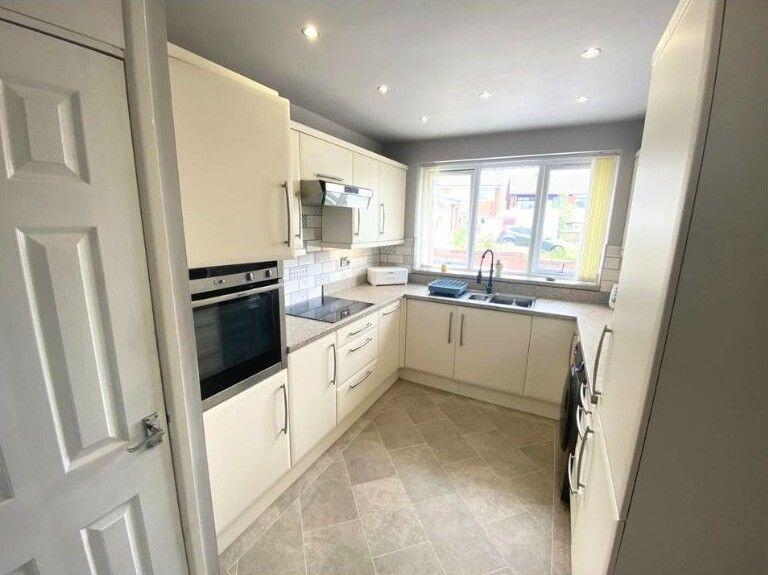 4 Ebor Close, Shaw OL2 7YR photo 4
