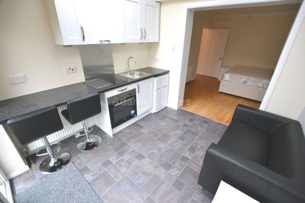 Apartment in Reading - View 4
