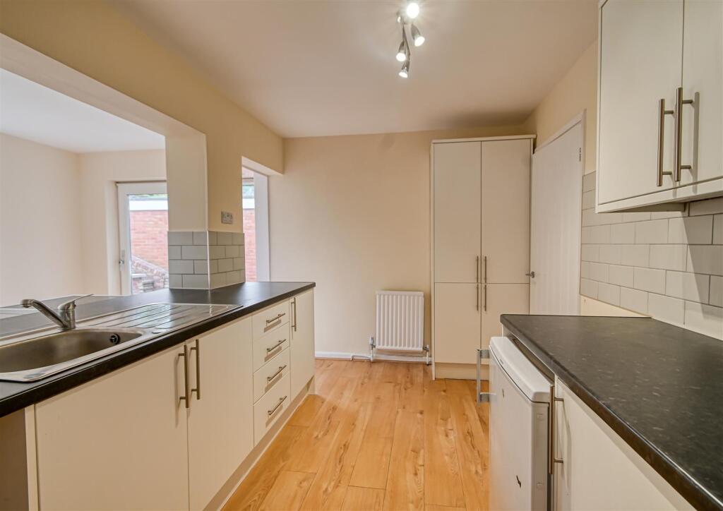 7 Stretton Close, Bridgnorth photo 4
