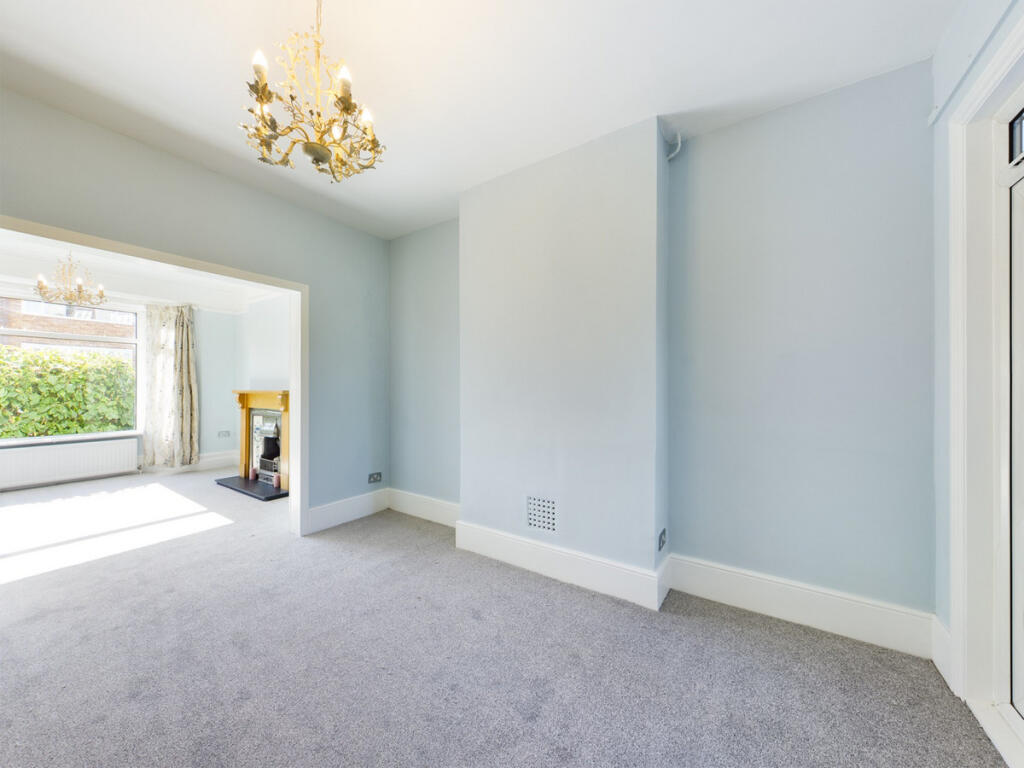 House in Dacorum, Boxmoor - More