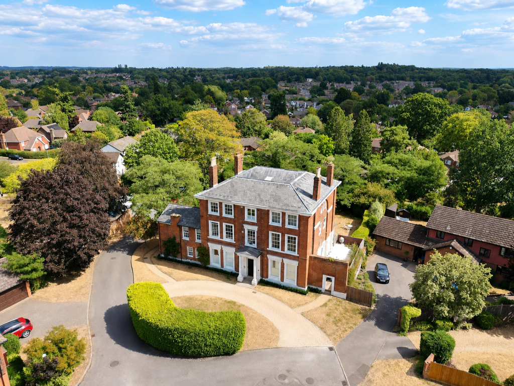2-bed flat on Wick Hill House, Kenilworth Avenue, Bracknell, RG12, £340,000