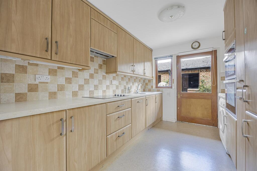 Lyefield Court, Emmer Green, Reading photo 2