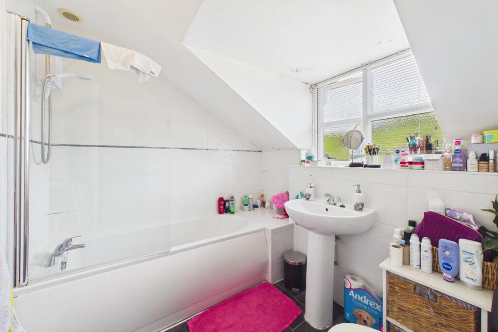 House in Reading, Lower Earley, Earley - View 5