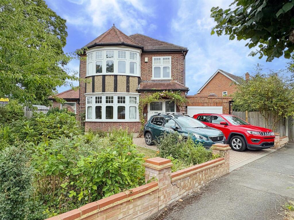 5-bed detached on Midcroft, Ruislip, £950,000