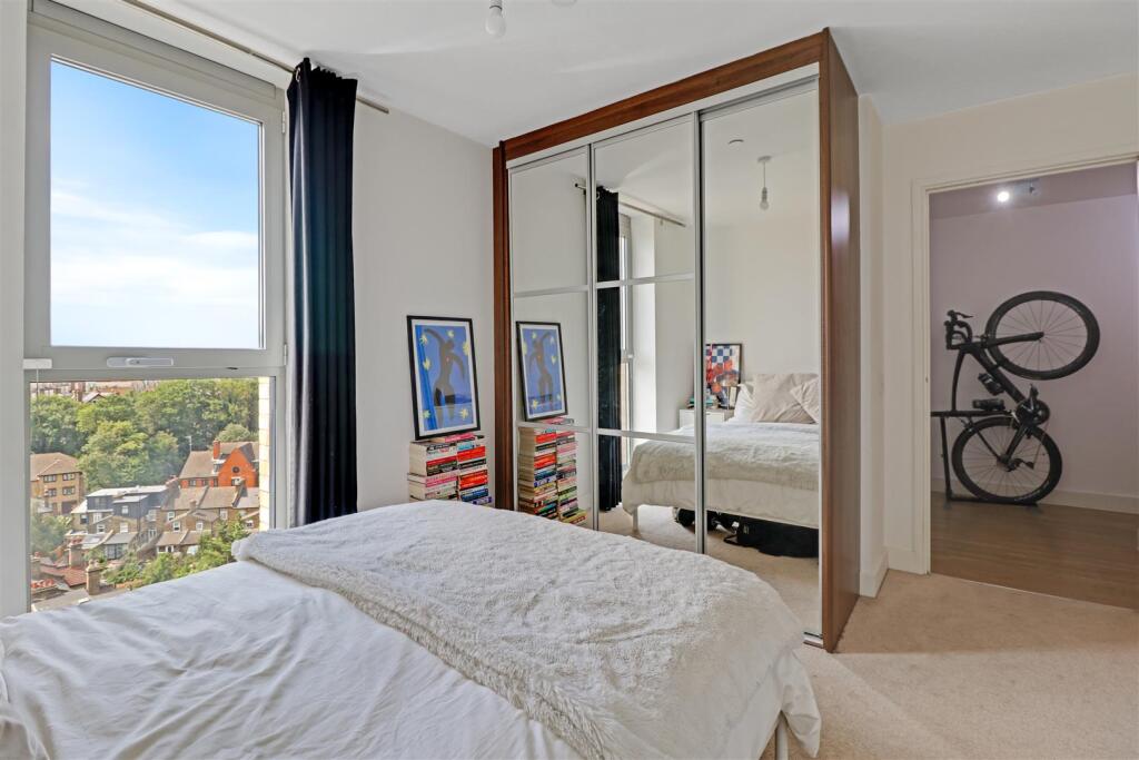 Apartment in London - View 3