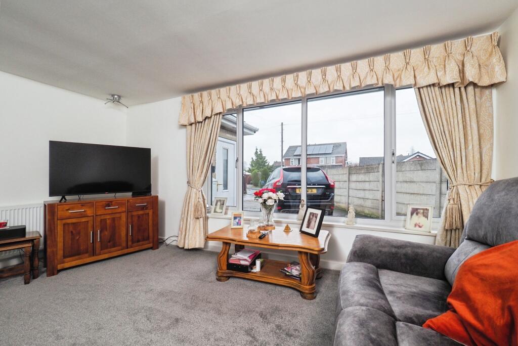 Leen Drive, Hucknall, Nottingham, Nottinghamshire, NG15 - More