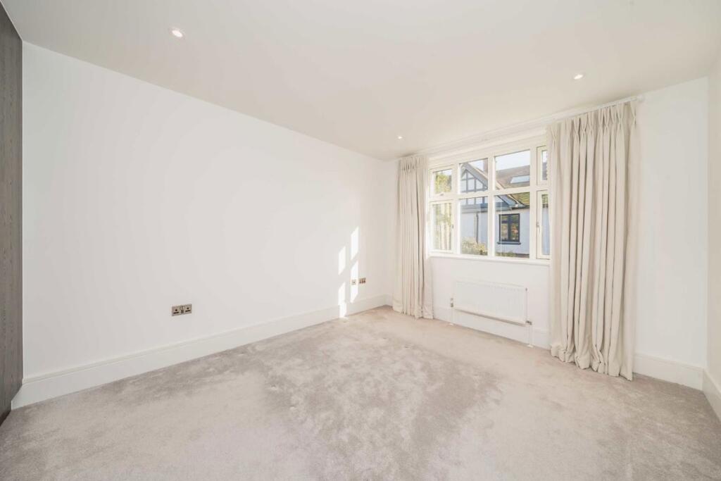 House in London, Wimbledon Park, Collier's Wood - More