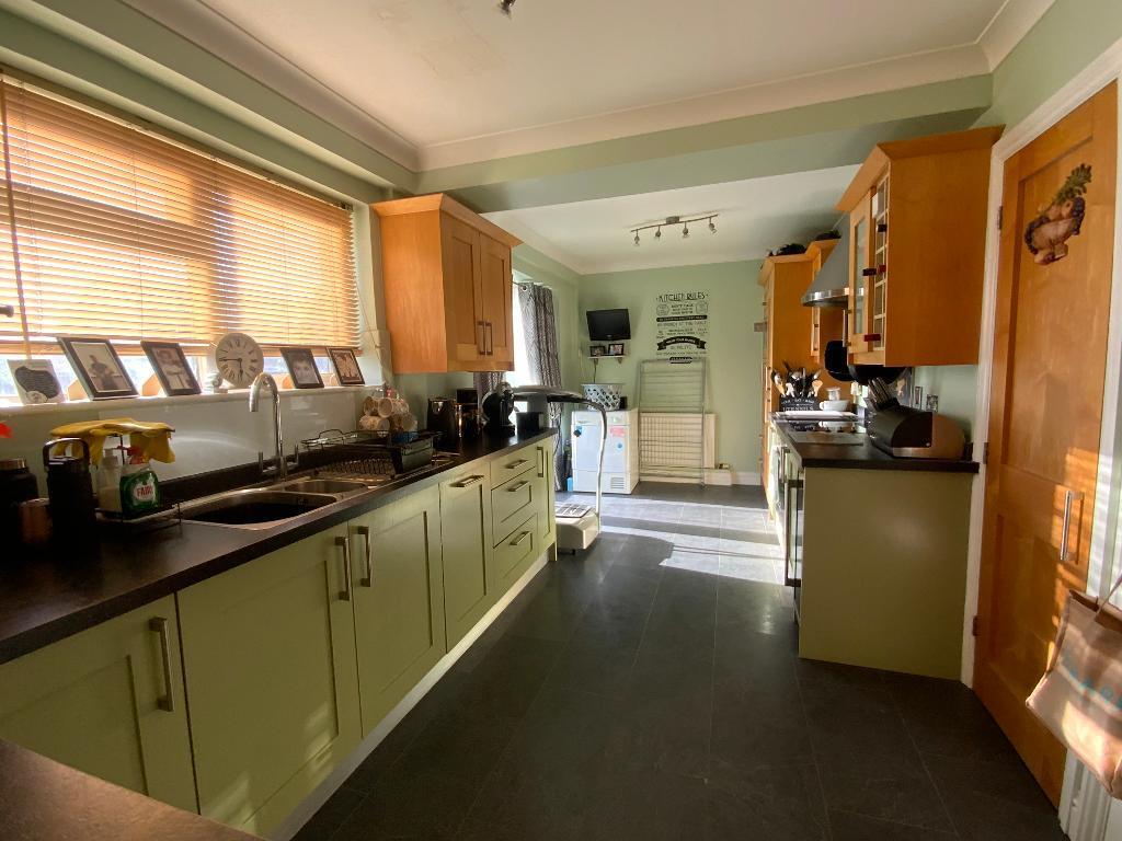 Mungo Park Road, South Hornchurch, Essex, RM13 7PS photo 2