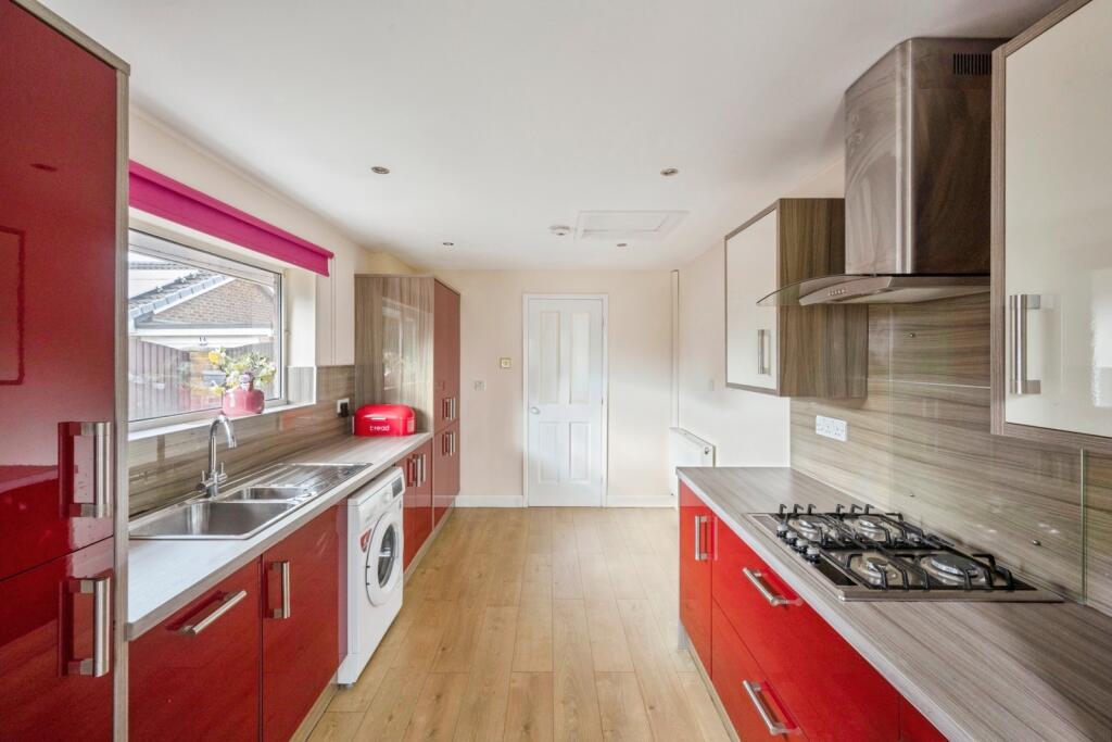 House in Doncaster, Rossington - More