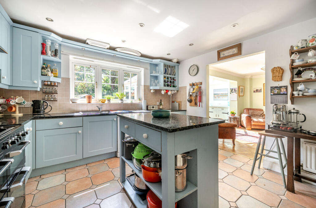 House in Waverley, Farnham - View 5