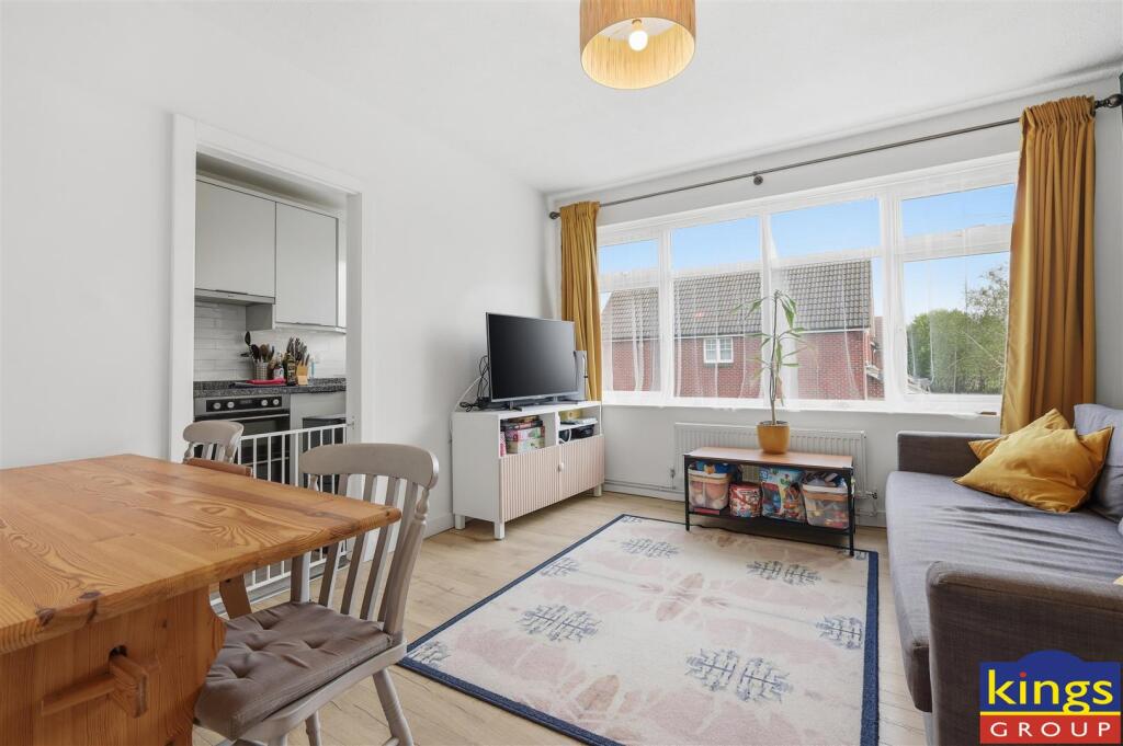 Apartment in London, Chapel End, Walthamstow - View 2