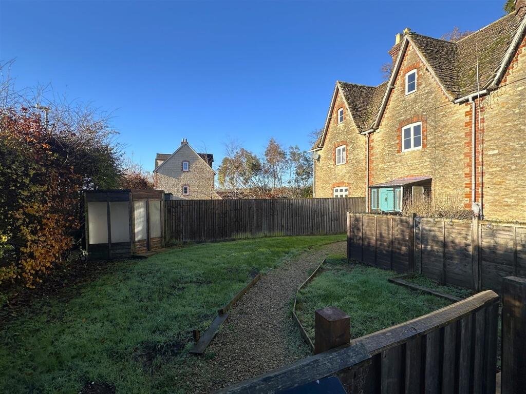 2-bed terraced on Hill Corner Road, Chippenham, £275,000