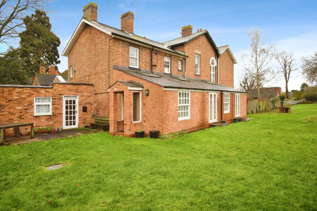 Main image of property: Leamington Road, Long Itchington, Southam, Warwickshire, CV47