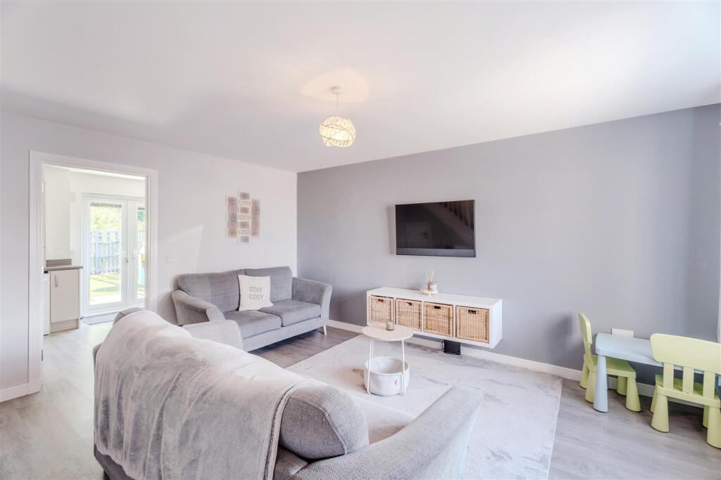 House in East Calder, Calderwood - View 4