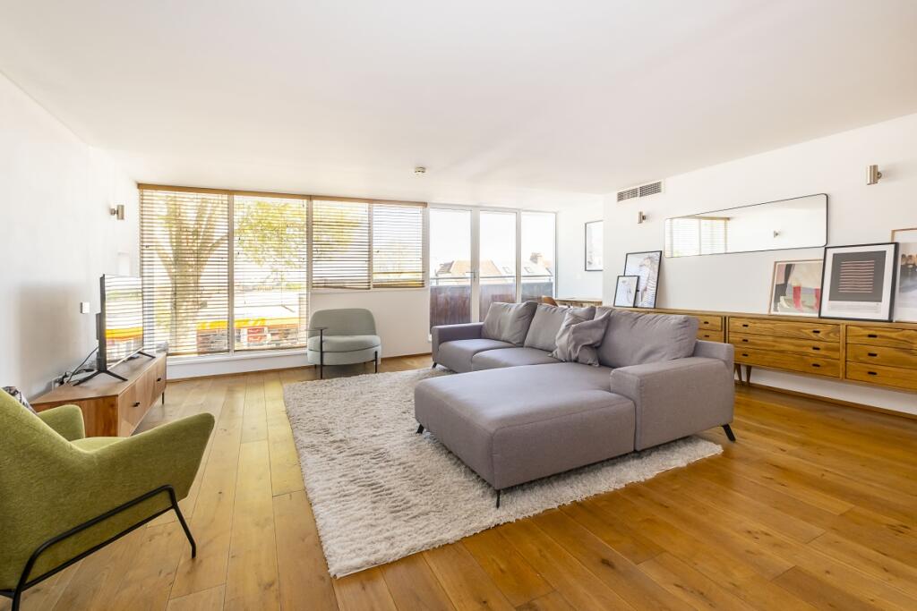 Main image of property: Sheen Road Richmond TW9