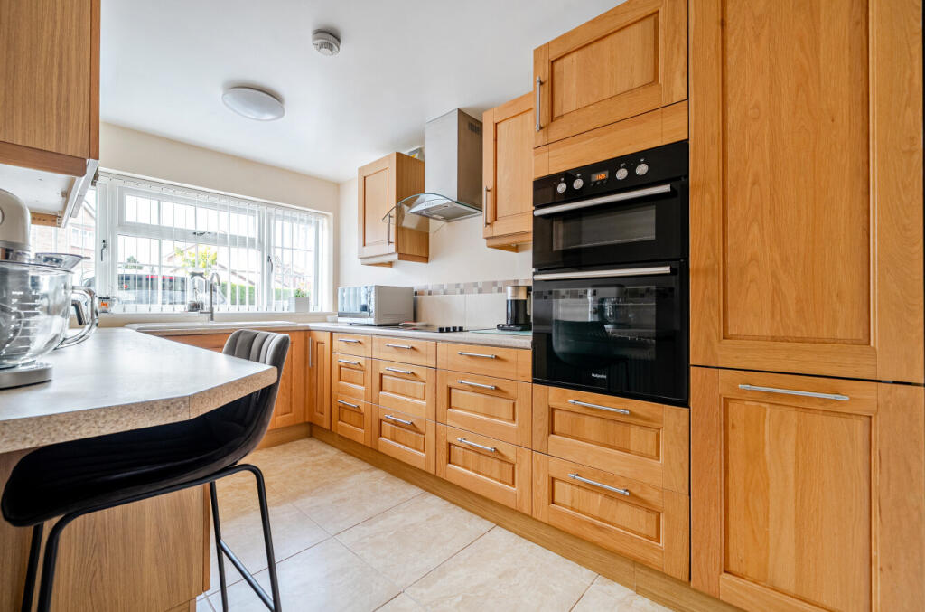 Briarwood Close, Fareham, PO16 photo 3