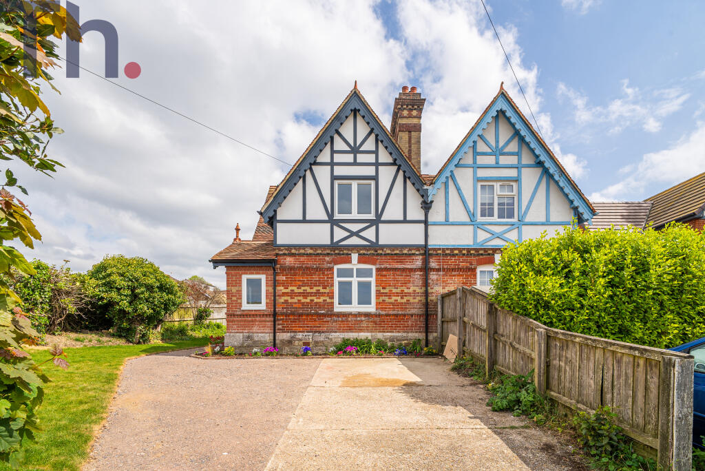3-bed semi-detached on East Cowes, Isle Of Wight, £299,950