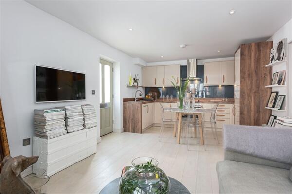 Radnor Road, Weybridge, KT13 photo 4