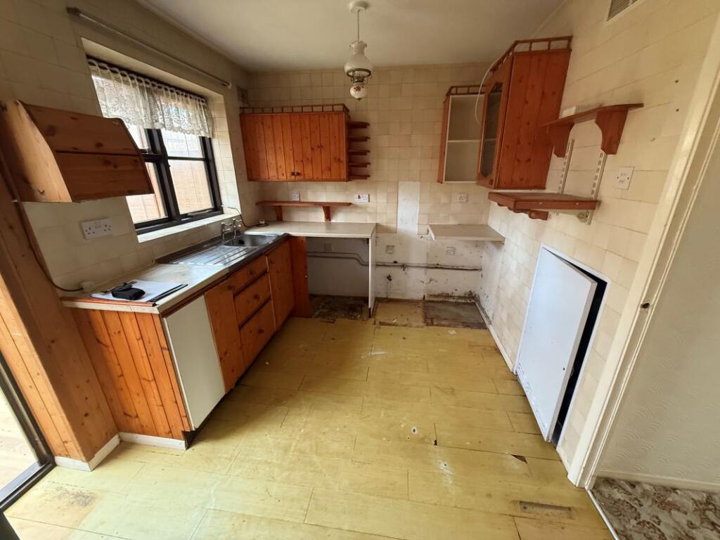 3 The Drakes, Shoeburyness, Southend-on-Sea, Essex, SS3 9NY photo 4