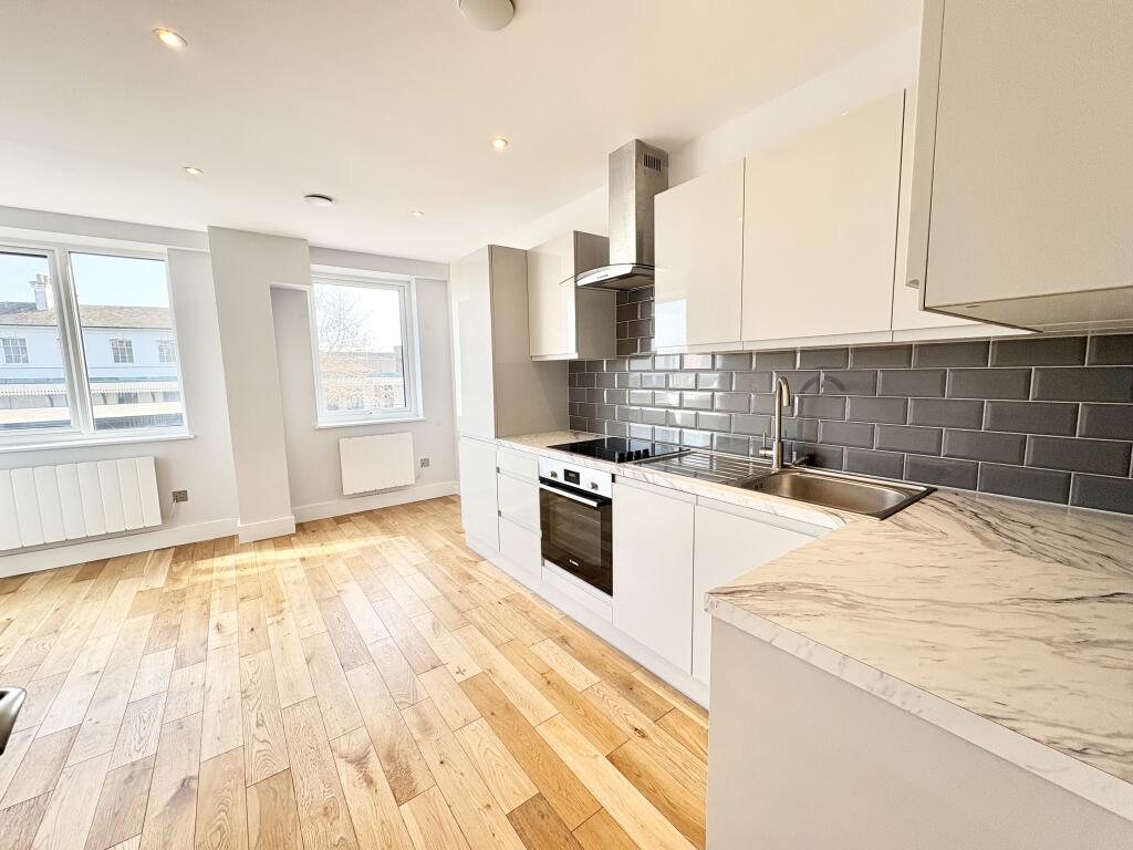 Main image of property: Southampton Road, EASTLEIGH