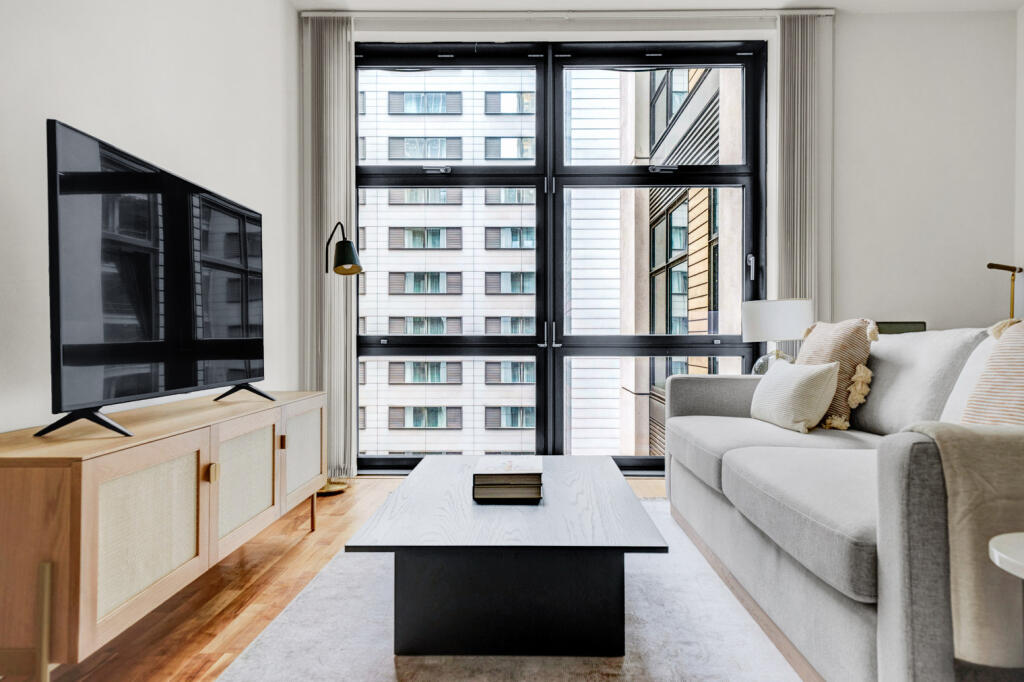 Main image of property: Discovery Dock Apartments West, South Quay Square, London