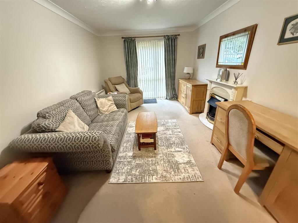 Telegraph Road, Heswall photo 3