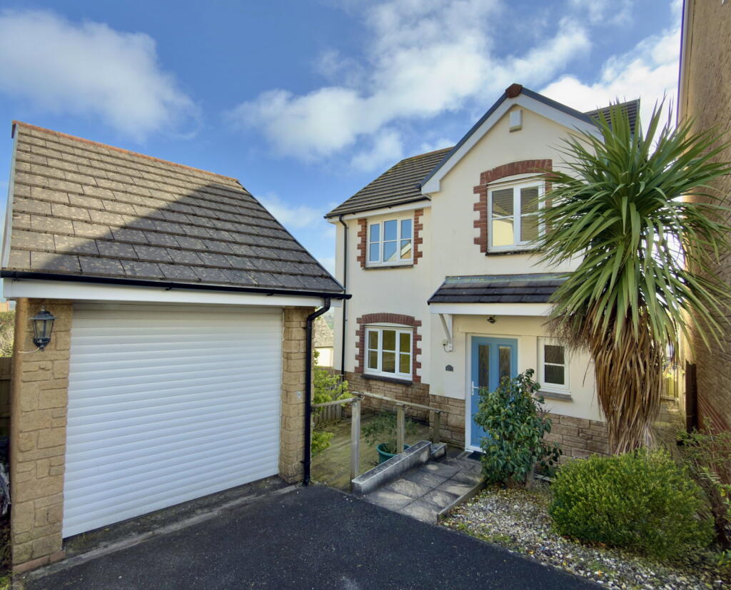3-bed detached on 39, Talmena Avenue, Wadebridge PL27, £325,000