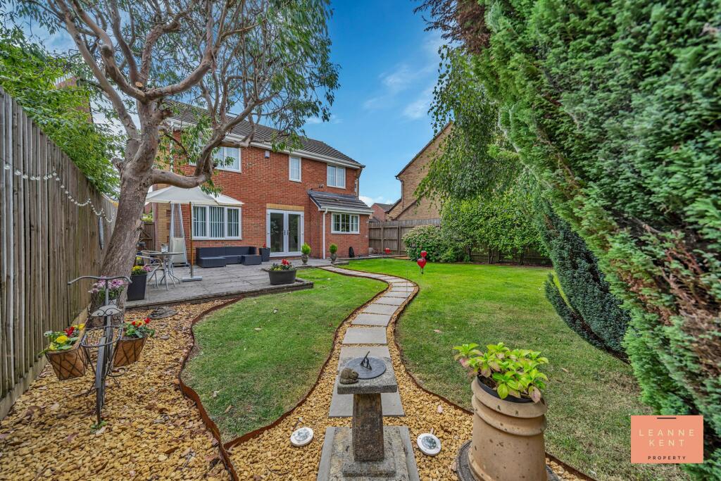 House in Caerphilly, Castle View, St Martins - View 4