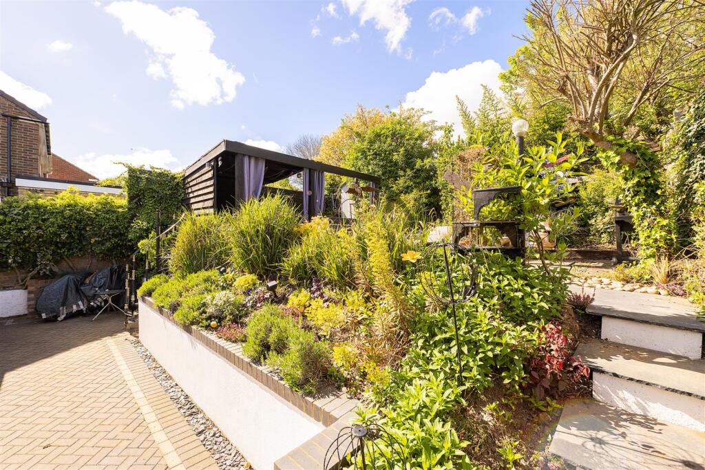 Additional image 10 of Wroxham Way, Harpenden