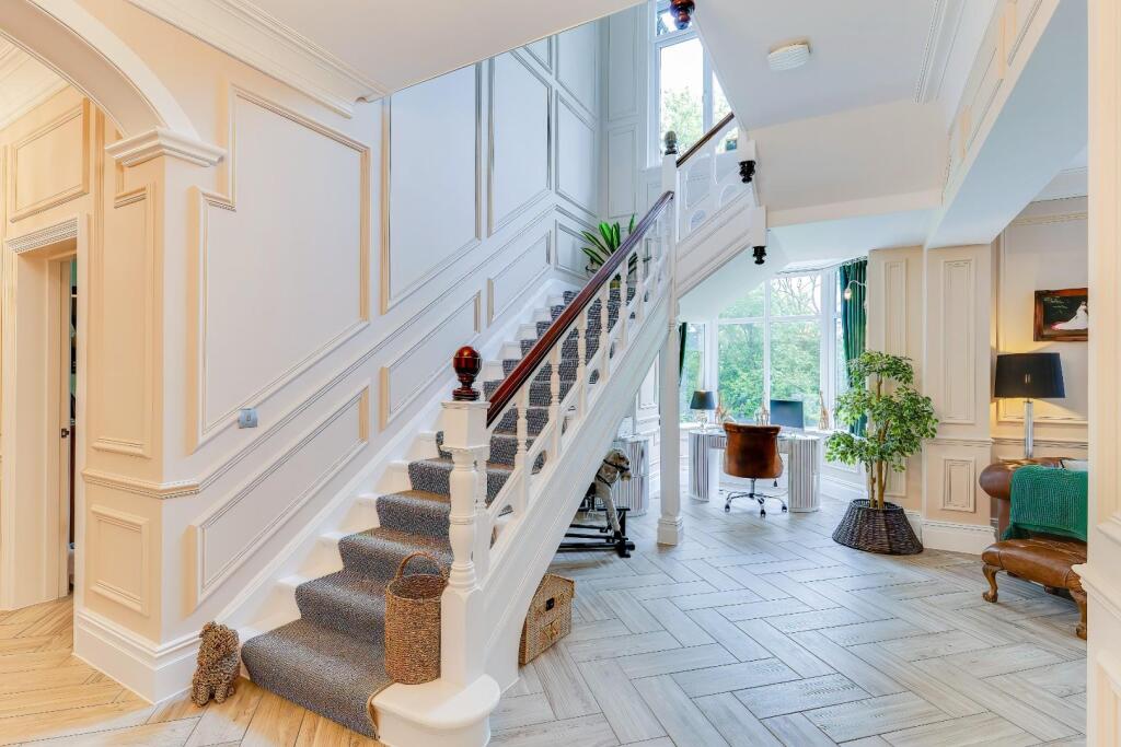 House in Ystradgynlais - More