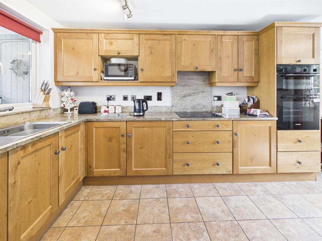 12 Arthur's Gate, Pool Road, Montgomery, SY15 6QU photo 3