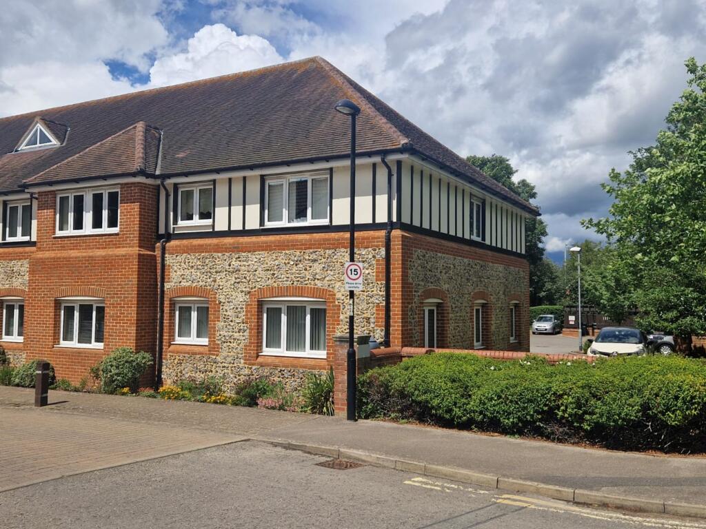 2-bed flat on Abbots Gate, Lydgate Court Abbots Gate, IP33, £210,000