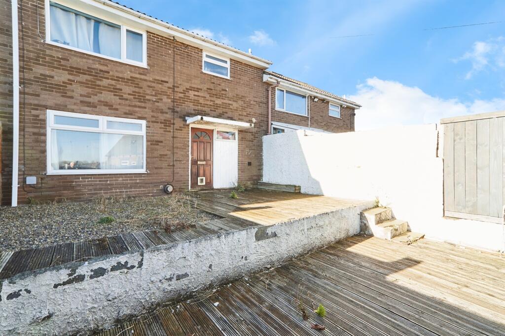 3-bed terraced on Snowden Way, Leeds, £160,000