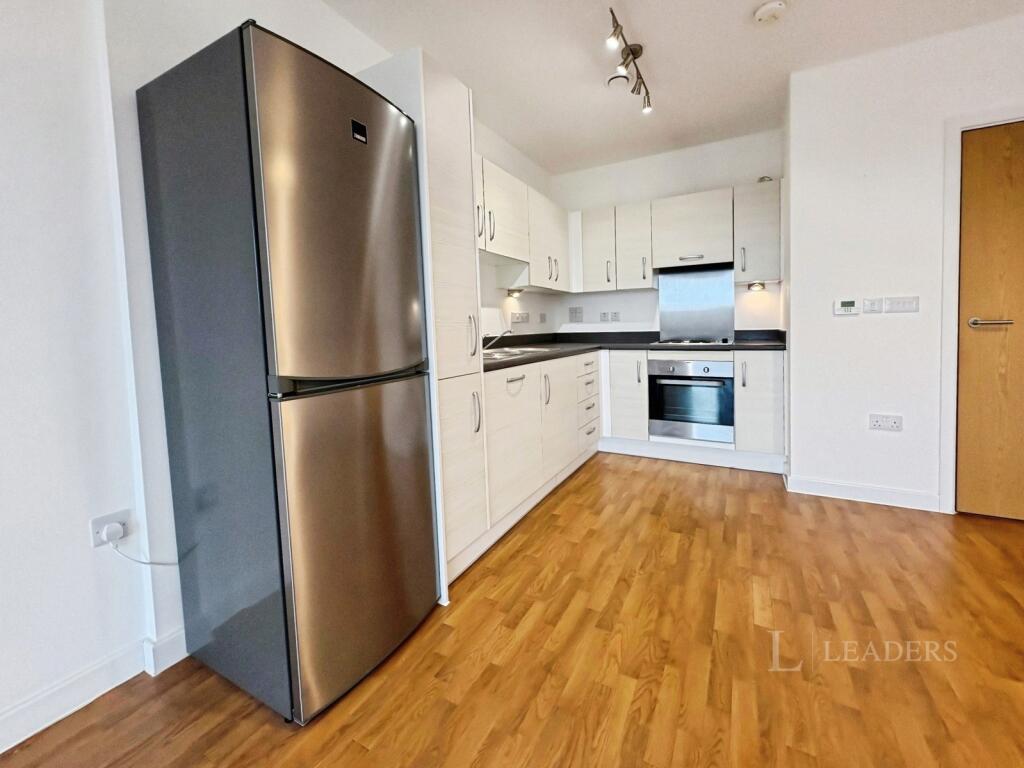 Apartment in Cambridge, Trumpington - View 4