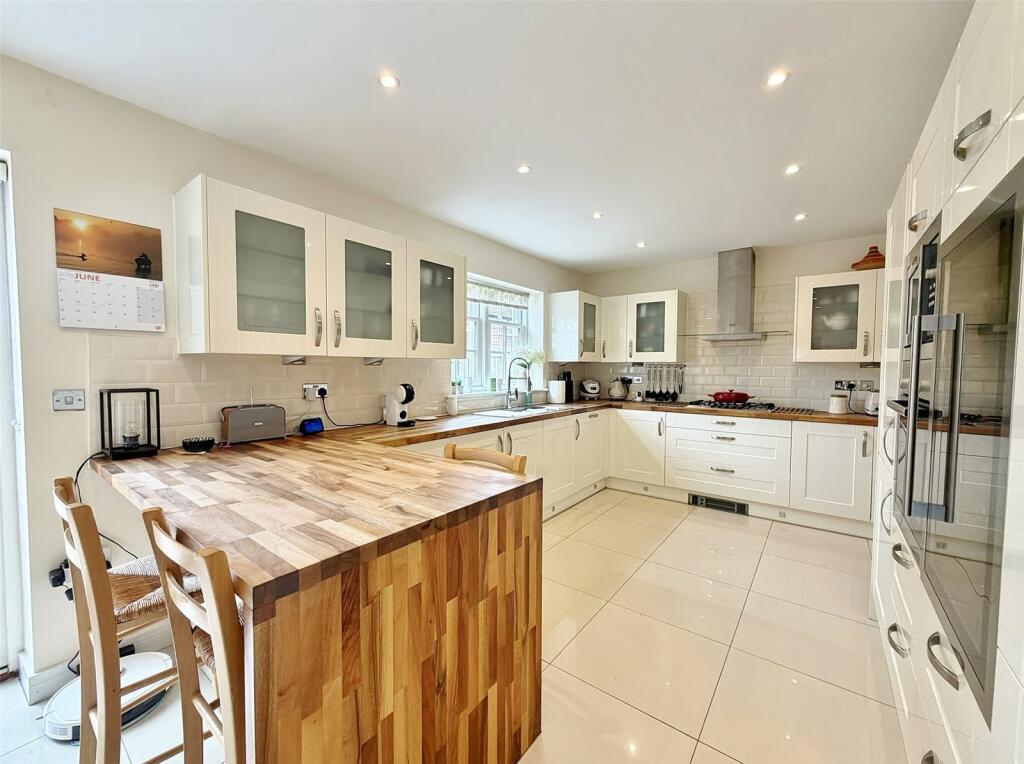 Coopers Lane, Verwood, Dorset, BH31 photo 4