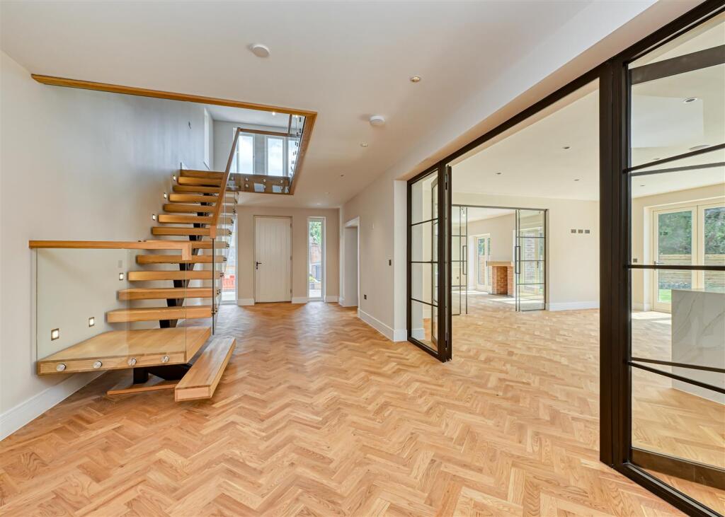House in Wolverhampton, Aldersley, Stockwell End - View 4