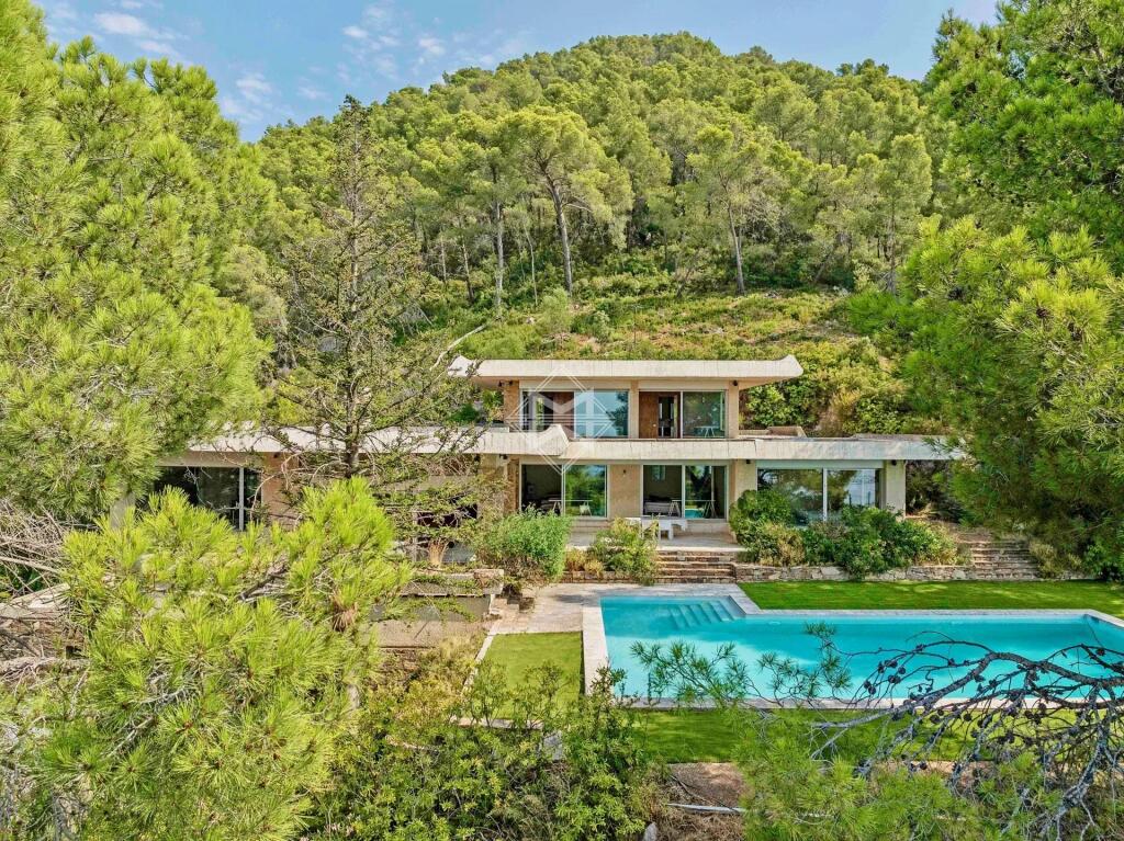 Main image of property: Provence-Alps-Cote d`Azur, Var, Carqueiranne