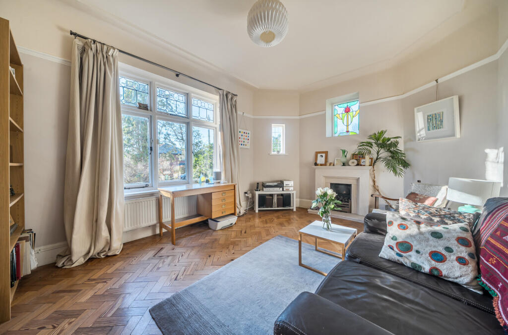 Ty-Gwyn Crescent, Penylan, Cardiff photo 3