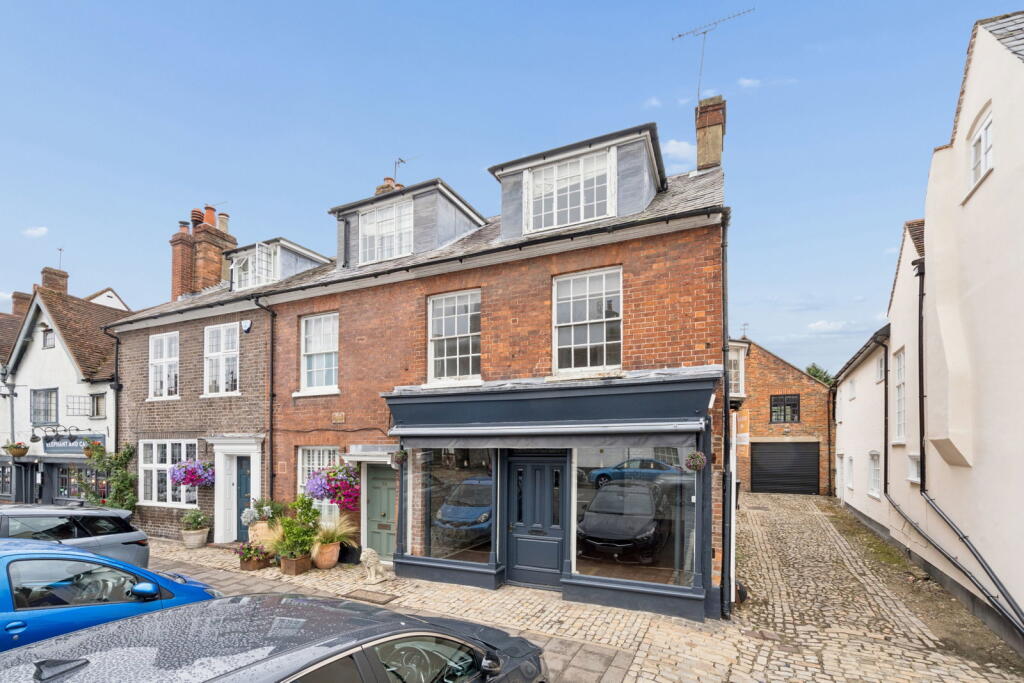 3-bed terraced on High Street, Amersham, Buckinghamshire. HP7 0DT, £595,000