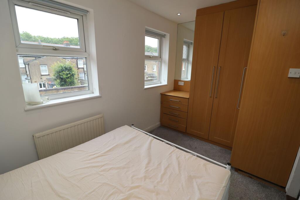 2 bedroom end of terrace house for rent